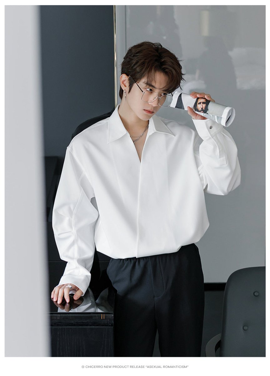 Diagonal placket V-neck shirt
