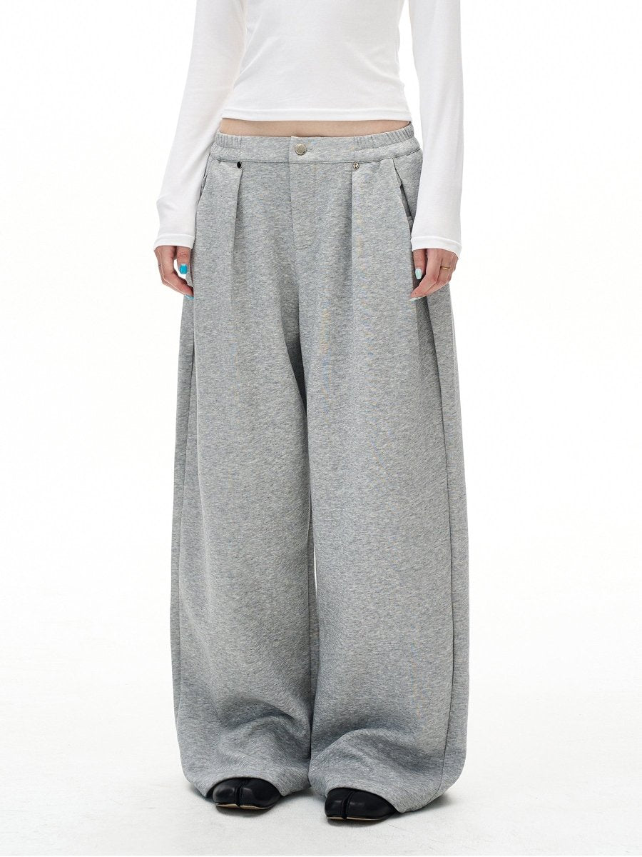 Pleated sweatpants