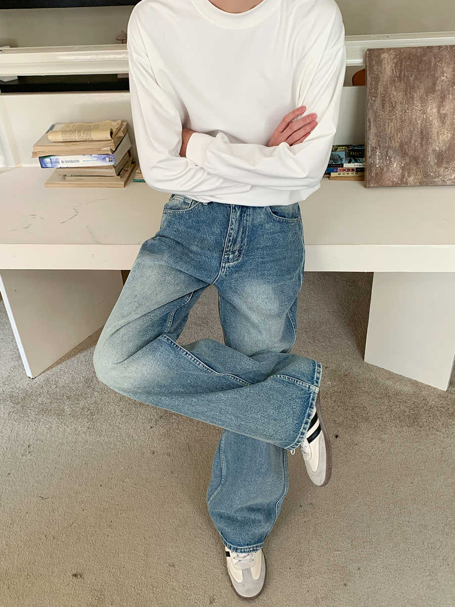 Straight baggy jeans