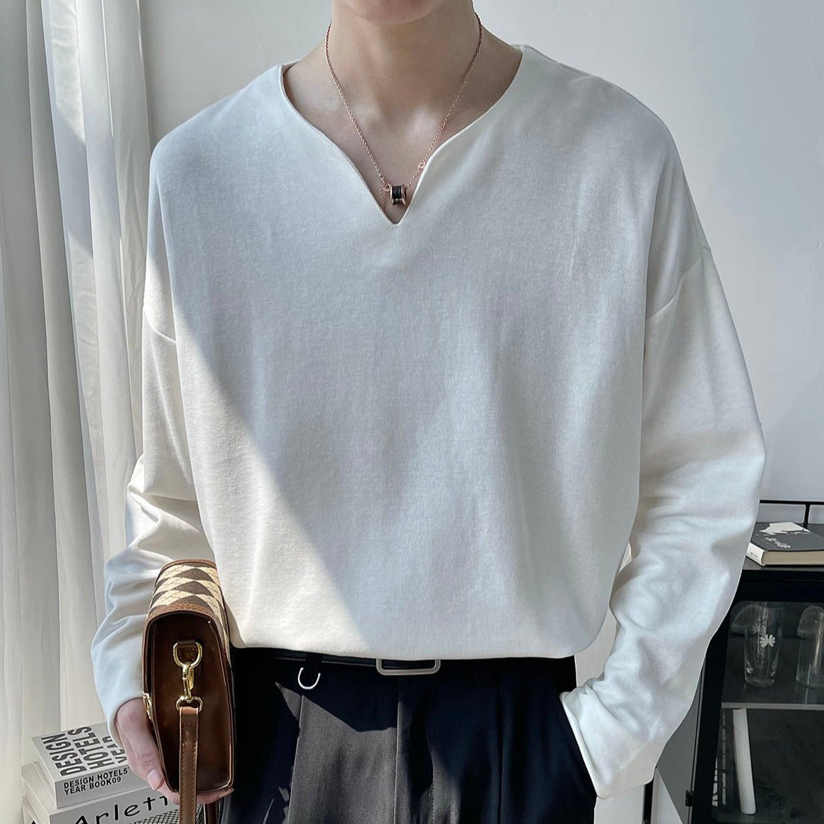 V-neck simple top